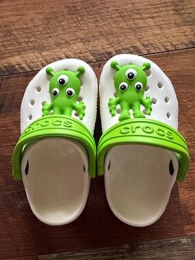 CROCS Kids White Clog Sandals with Lime Green Alien Charms